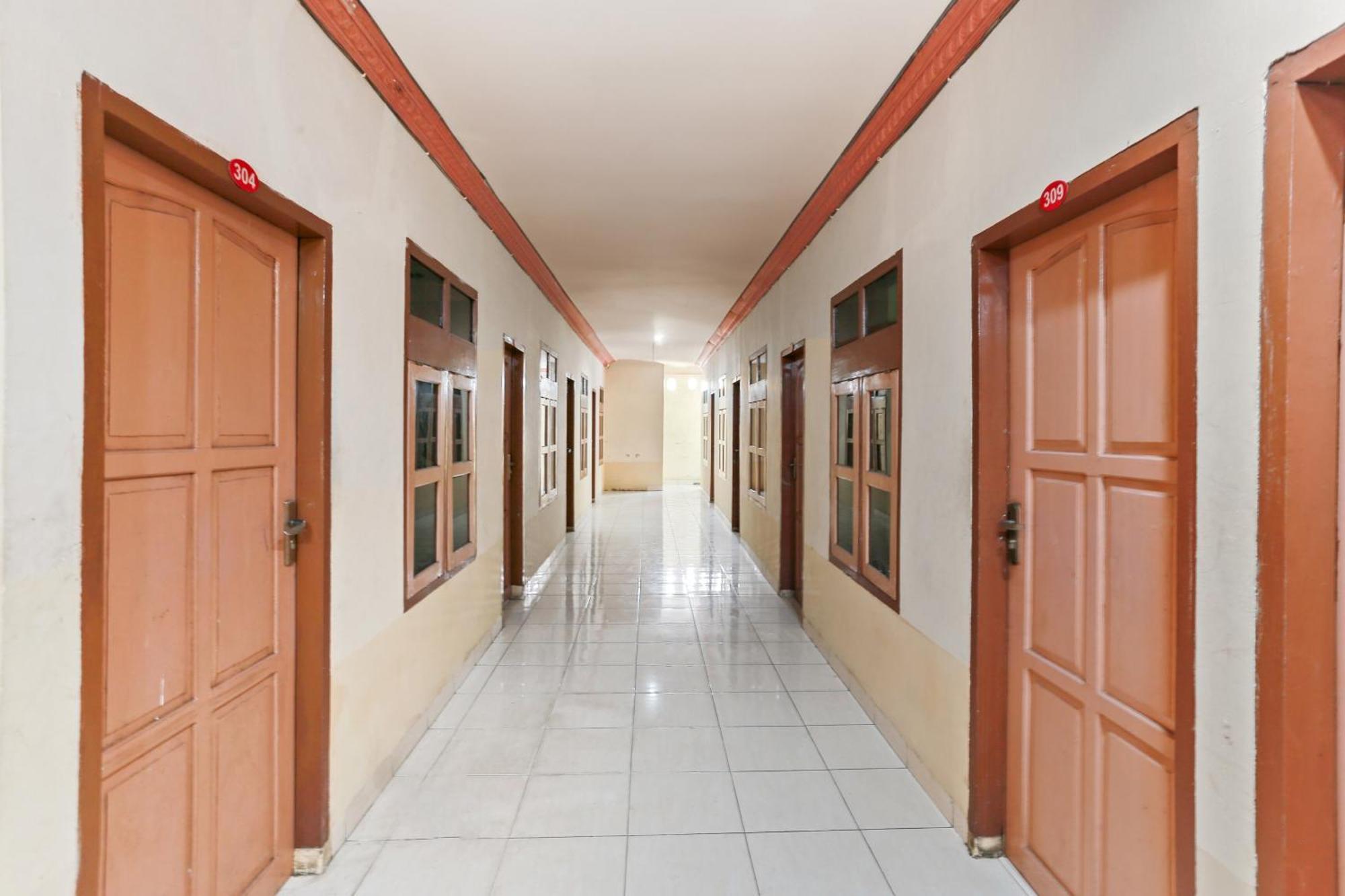 Oyo 93046 Hotel Fortuna Parepare Exterior foto
