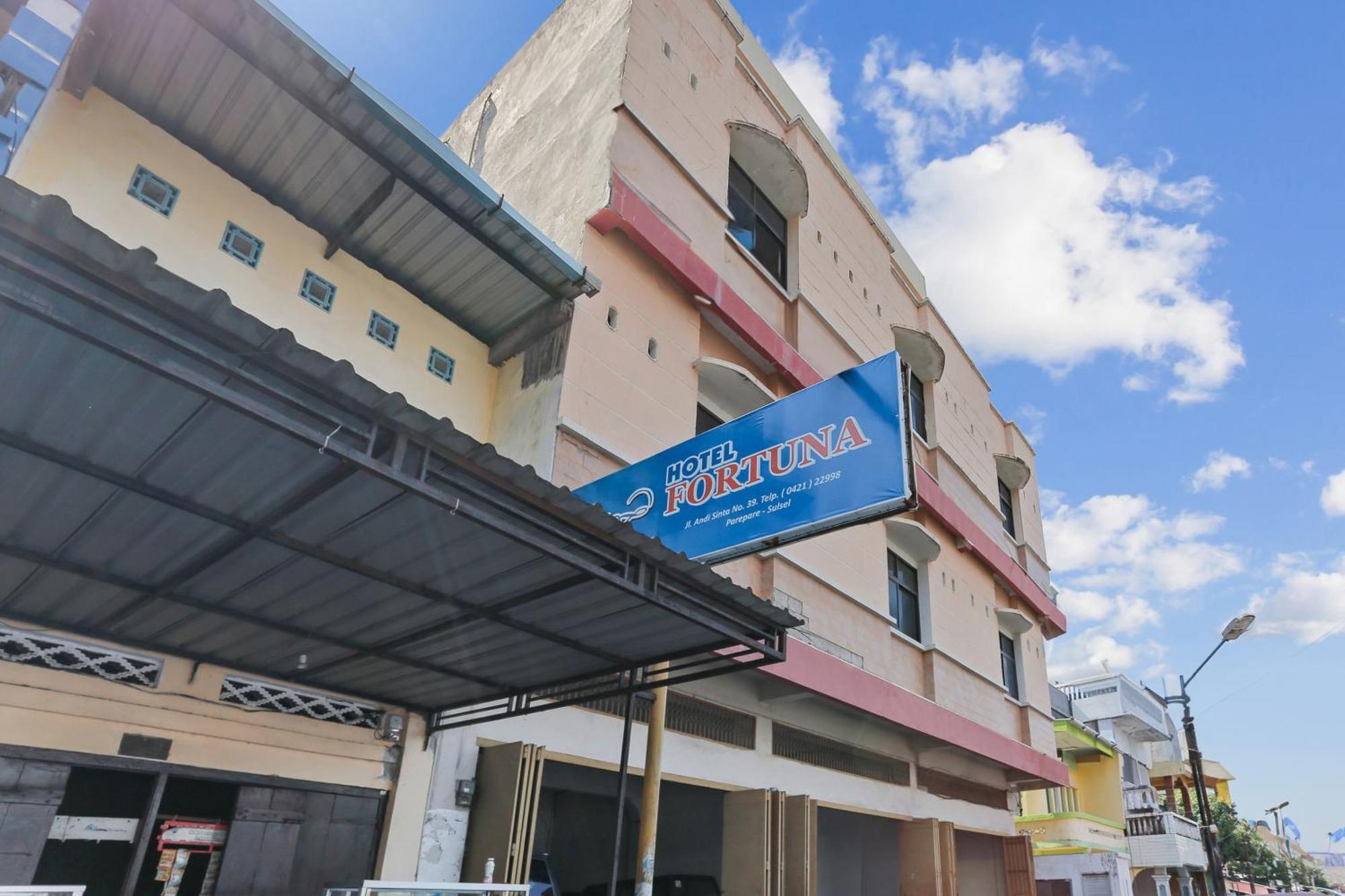 Oyo 93046 Hotel Fortuna Parepare Exterior foto